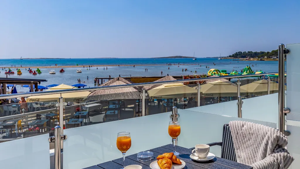 Hotel Room with Sea-View Terrace in Medulin