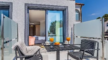 Hotel Room with Sea-View Terrace in Medulin