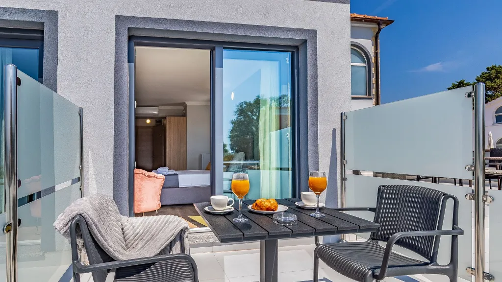 Hotel Room with Sea-View Terrace in Medulin