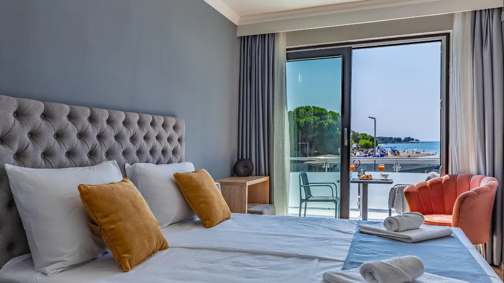 Hotel Room with Sea-View Terrace in Medulin