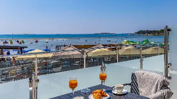 Hotel Room with Sea-View Terrace in Medulin