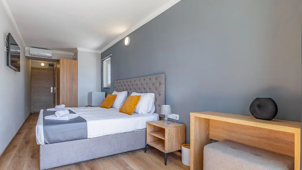 Room for 2 in Medulin with Sea-View Terrace
