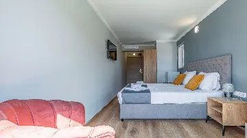 Room for 2 in Medulin with Sea-View Terrace