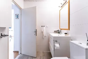 Dubrovnik Lapad 2-Bedroom Apartment for 4