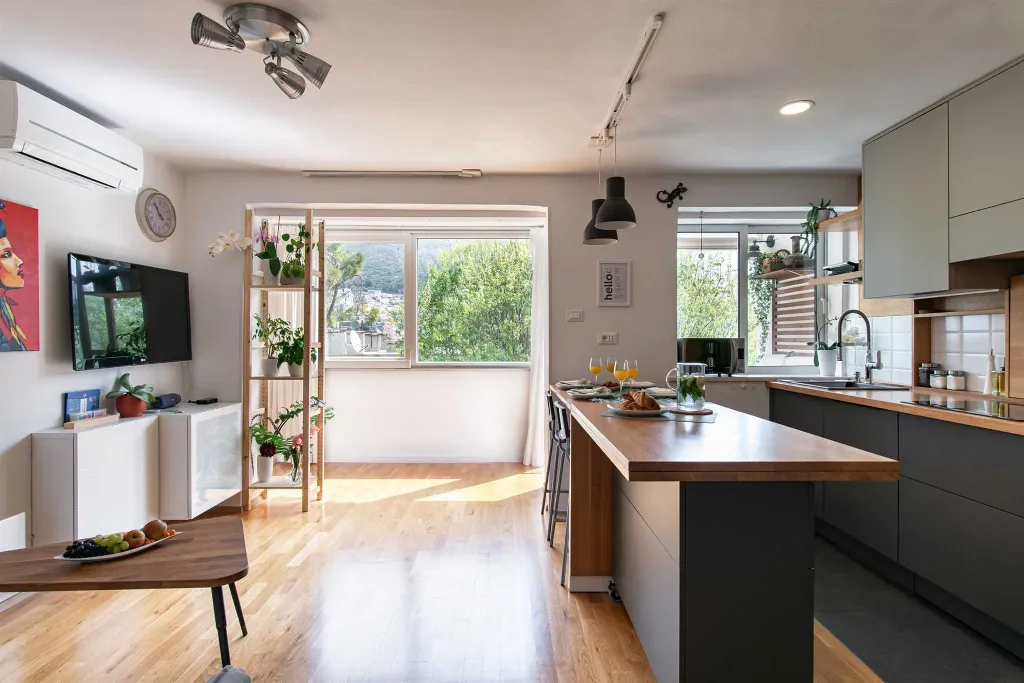 Dubrovnik Lapad 2-Bedroom Apartment for 4