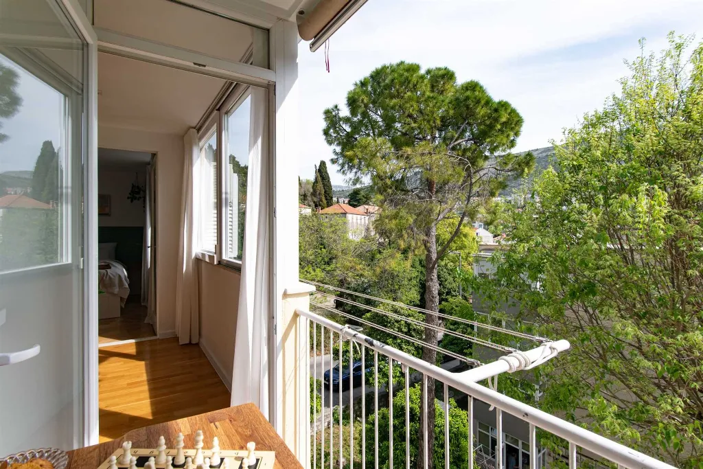 Dubrovnik Lapad 2-Bedroom Apartment for 4