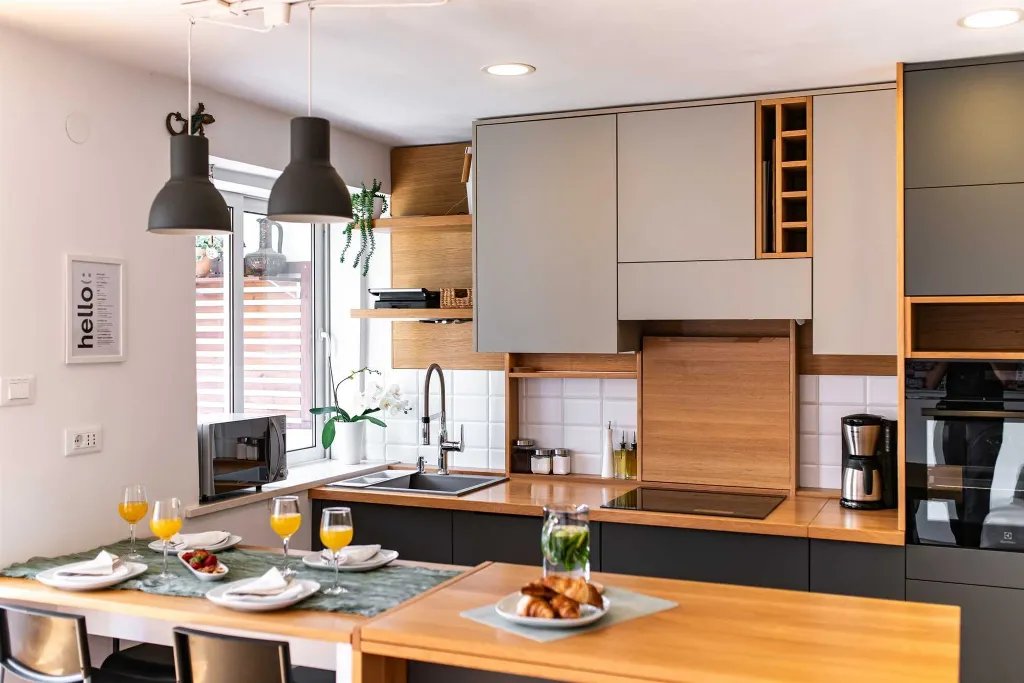 Dubrovnik Lapad 2-Bedroom Apartment for 4