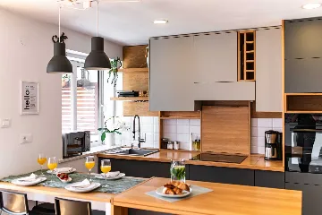 Dubrovnik Lapad 2-Bedroom Apartment for 4