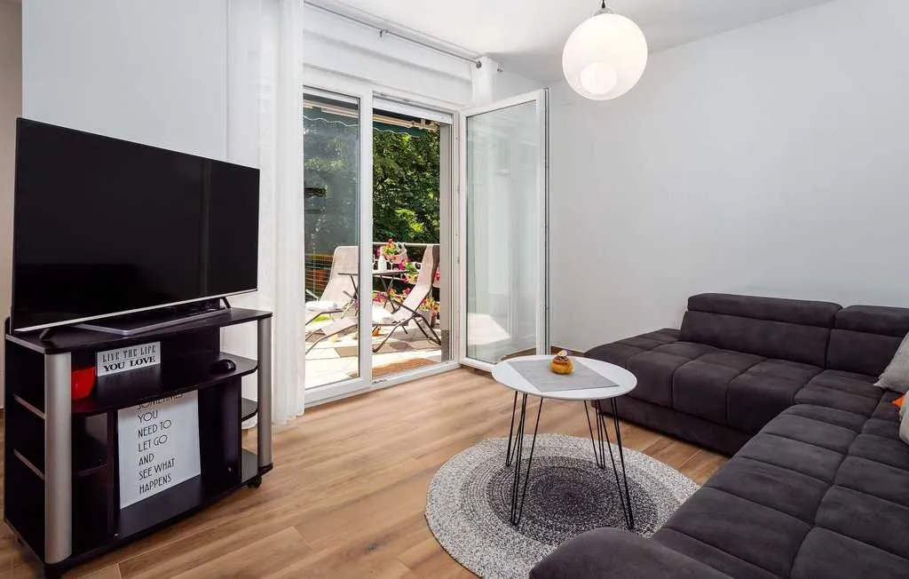 One-Bedroom Apartment in Jurdani for Up to 3