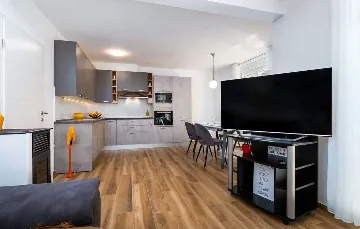 One-Bedroom Apartment in Jurdani for Up to 3