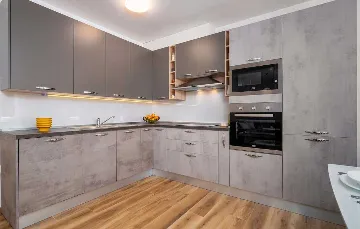 One-Bedroom Apartment in Jurdani for Up to 3