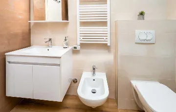 One-Bedroom Apartment in Jurdani for Up to 3