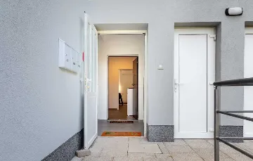 One-Bedroom Apartment in Jurdani for Up to 3