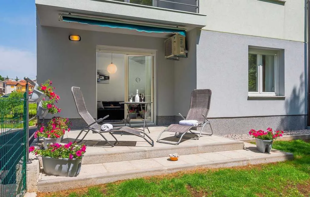 One-Bedroom Apartment in Jurdani for Up to 3