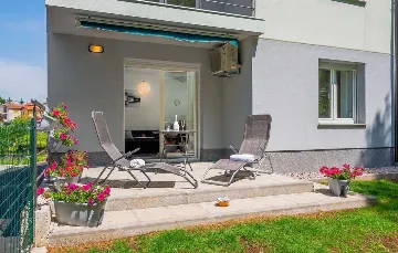 One-Bedroom Apartment in Jurdani for Up to 3