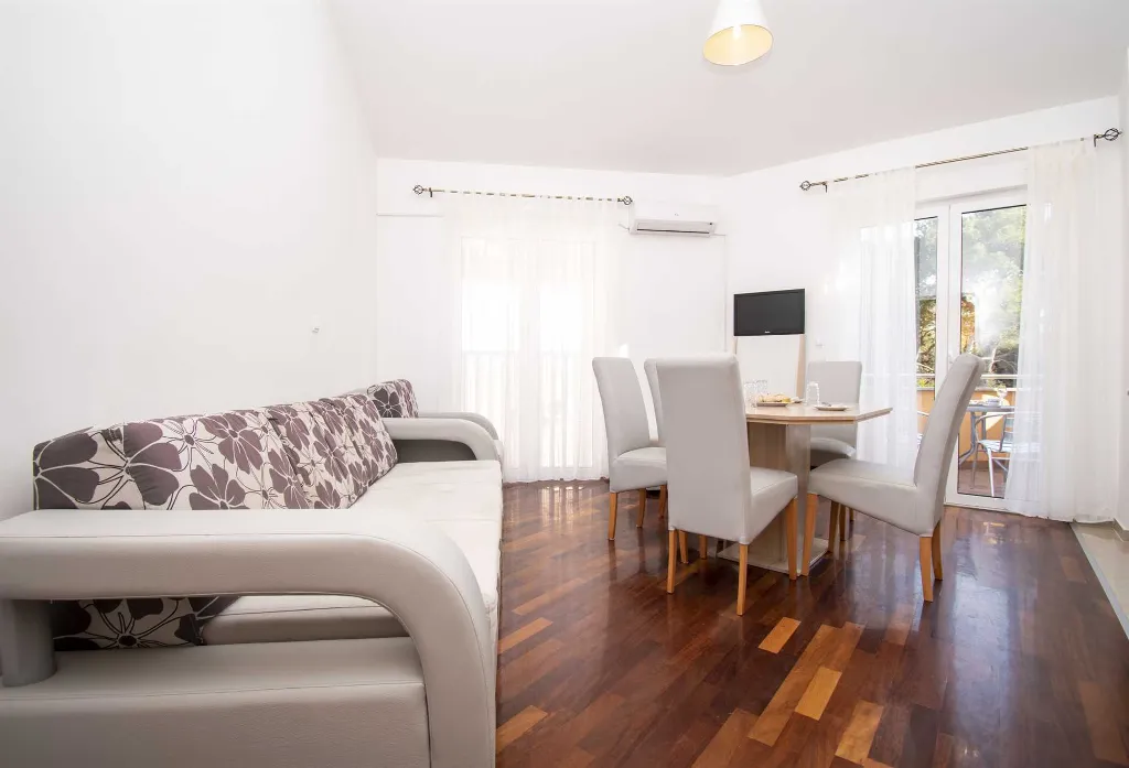 One-Bedroom Apartment in Premantura for up to 4