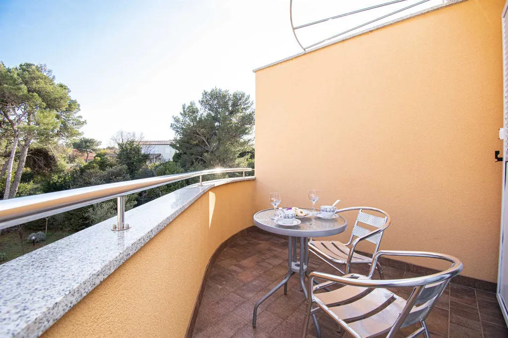 One-Bedroom Apartment in Premantura for up to 4