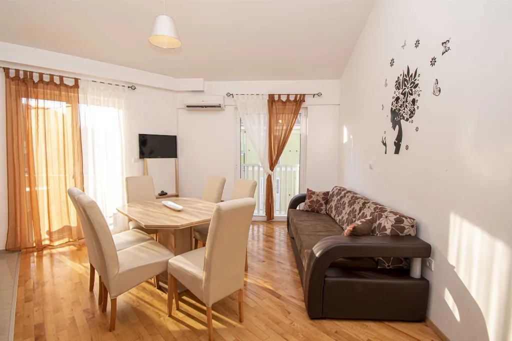 2-Bedroom Apartment in Premantura (Up to 6 Guests)
