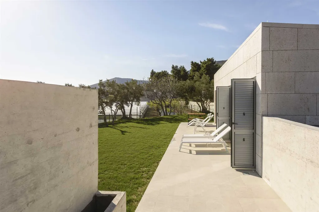 6-Bedroom Villa with Heated Pool in Kaštel Stari