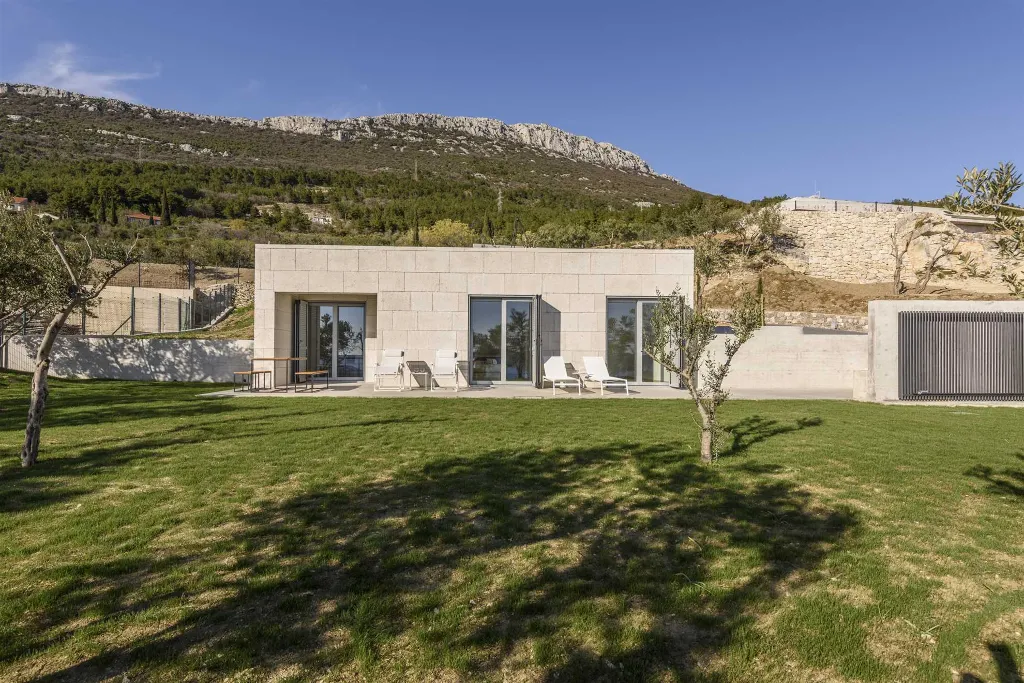 6-Bedroom Villa with Heated Pool in Kaštel Stari