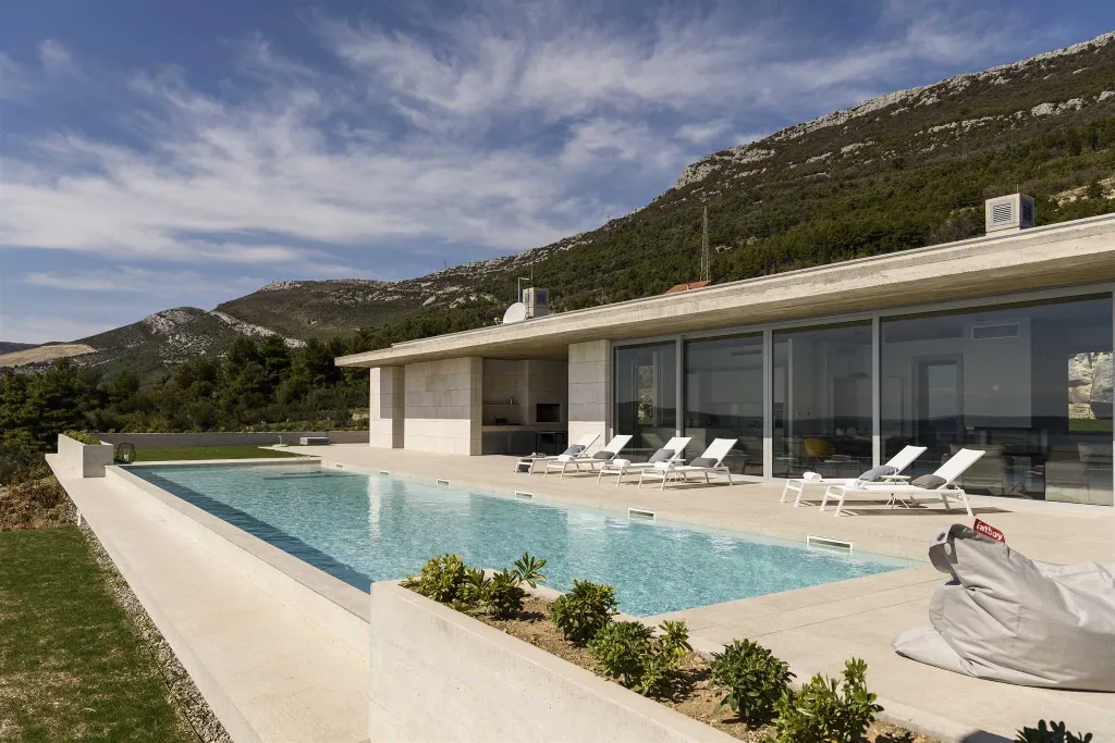 6-Bedroom Villa with Heated Pool in Kaštel Stari