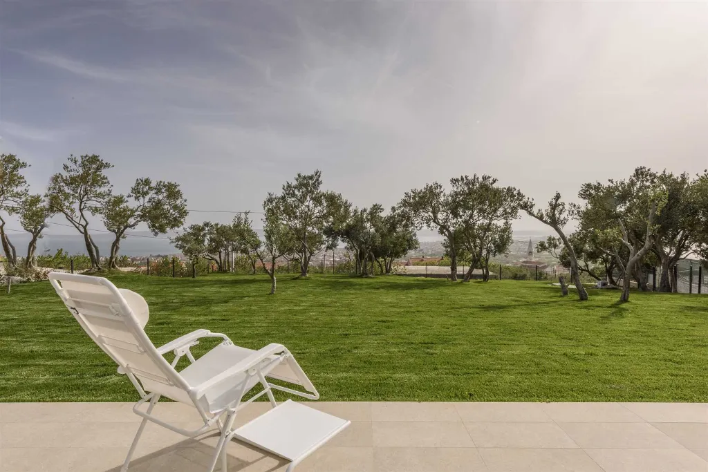 6-Bedroom Villa with Heated Pool in Kaštel Stari
