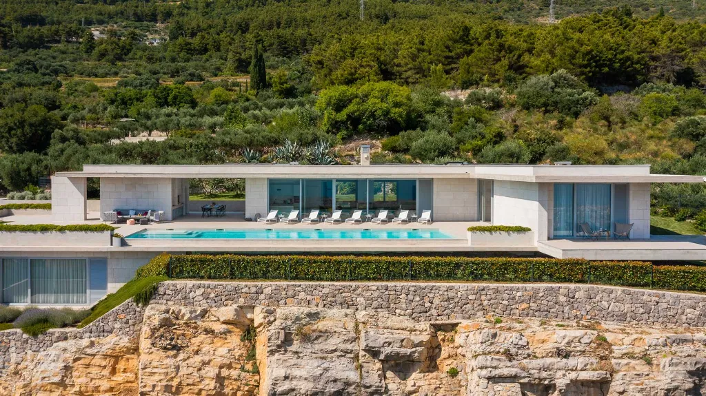 6-Bedroom Villa with Heated Pool in Kaštel Stari