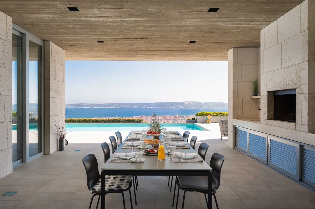 6-Bedroom Villa with Heated Pool in Kaštel Stari