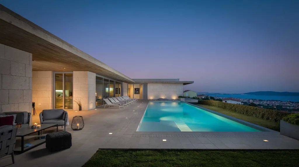 6-Bedroom Villa with Heated Pool in Kaštel Stari