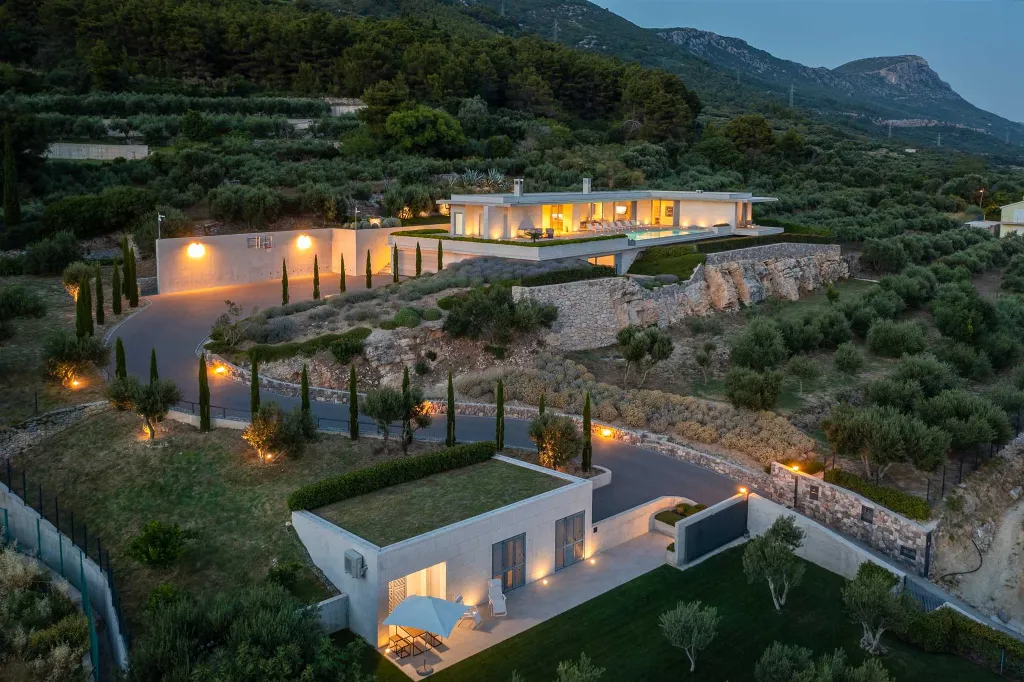 6-Bedroom Villa with Heated Pool in Kaštel Stari