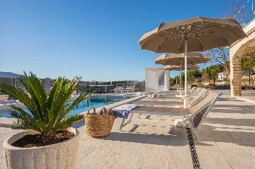 4-Bedroom Villa in Tugare with Heated Pool and Jacuzzi