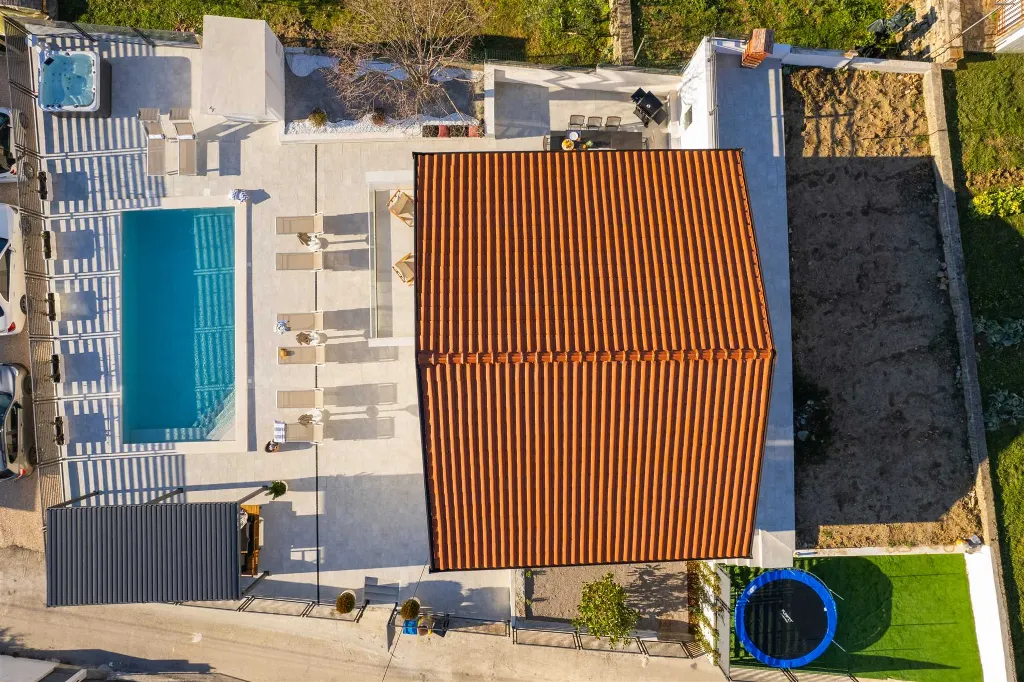 4-Bedroom Villa in Tugare with Heated Pool and Jacuzzi