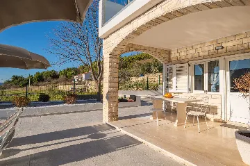 4-Bedroom Villa in Tugare with Heated Pool and Jacuzzi