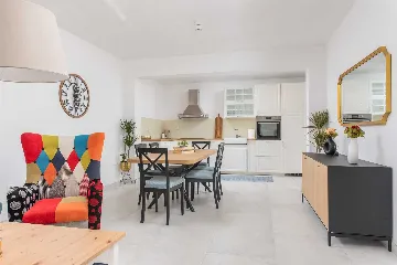 4-Bedroom Villa in Tugare with Heated Pool and Jacuzzi