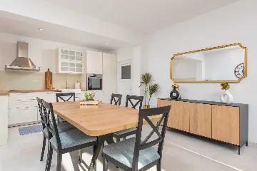 4-Bedroom Villa in Tugare with Heated Pool and Jacuzzi