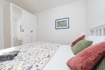 4-Bedroom Villa in Tugare with Heated Pool and Jacuzzi