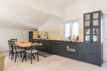 4-Bedroom Villa in Tugare with Heated Pool and Jacuzzi