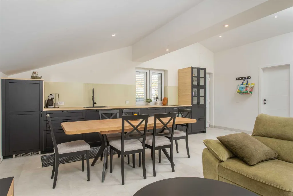 4-Bedroom Villa in Tugare with Heated Pool and Jacuzzi