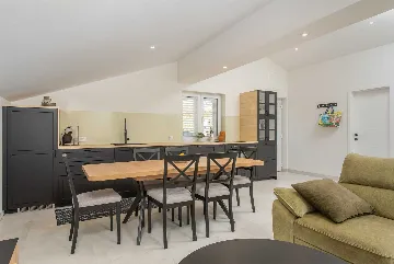 4-Bedroom Villa in Tugare with Heated Pool and Jacuzzi