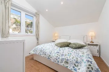 4-Bedroom Villa in Tugare with Heated Pool and Jacuzzi