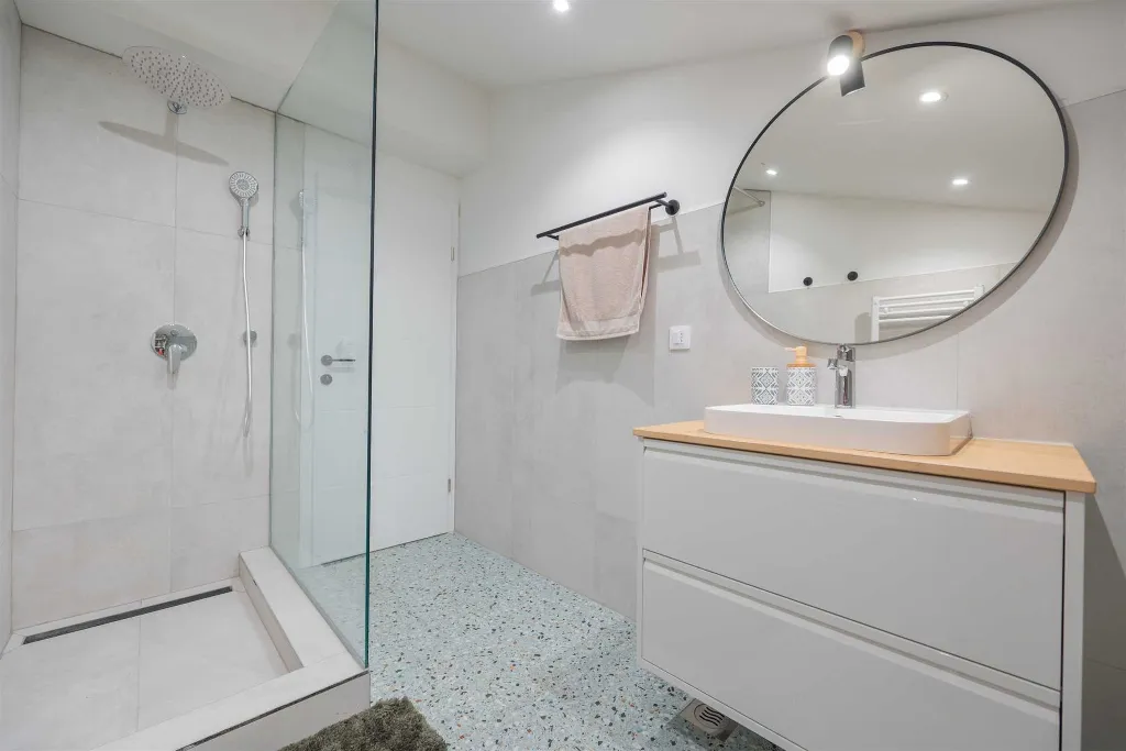 4-Bedroom Villa in Tugare with Heated Pool and Jacuzzi