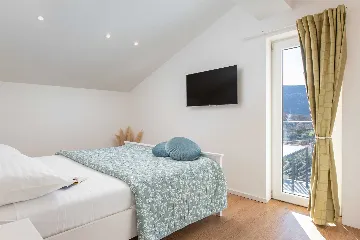 4-Bedroom Villa in Tugare with Heated Pool and Jacuzzi