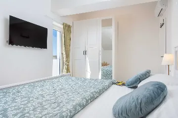 4-Bedroom Villa in Tugare with Heated Pool and Jacuzzi