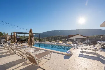 4-Bedroom Villa in Tugare with Heated Pool and Jacuzzi