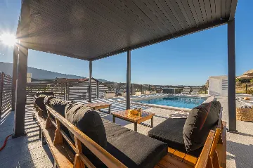 4-Bedroom Villa in Tugare with Heated Pool and Jacuzzi