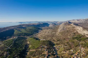 4-Bedroom Villa in Tugare with Heated Pool and Jacuzzi