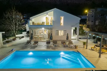 4-Bedroom Villa in Tugare with Heated Pool and Jacuzzi