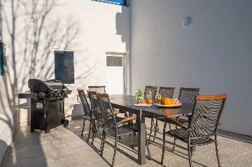 4-Bedroom Villa in Tugare with Heated Pool and Jacuzzi