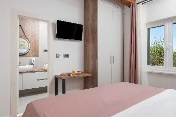 4-Bedroom Villa in Opanci with Heated Pool & Sauna