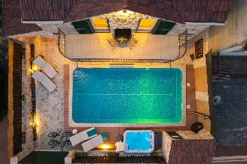 Stone Villa in Šumet with Pool and Jacuzzi